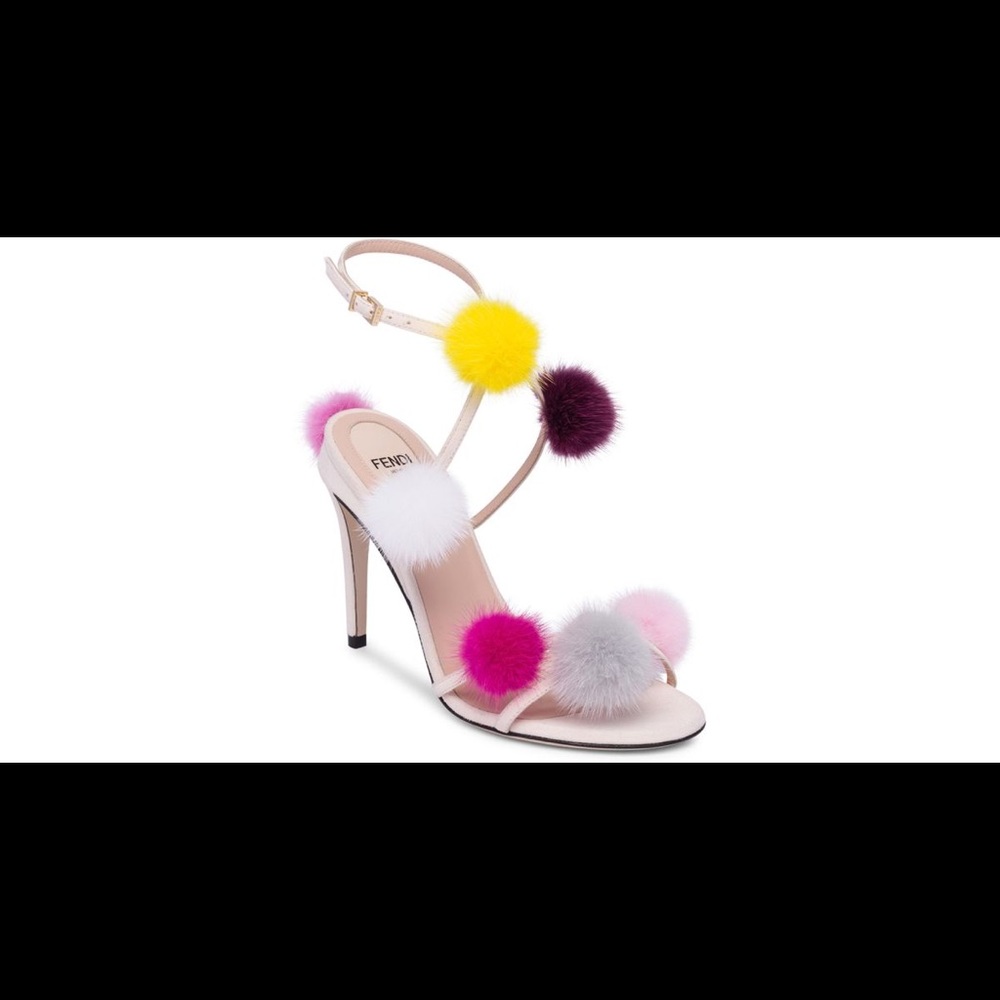 Fendi Mink Fur Pom Pom sandals 💓💓💓